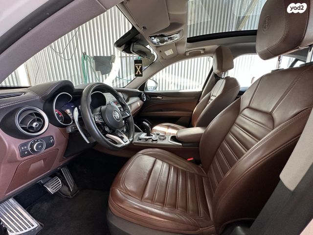 אלפא רומיאו סטלביו