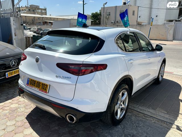 אלפא רומיאו סטלביו