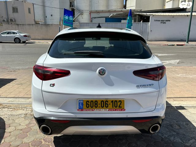 אלפא רומיאו סטלביו