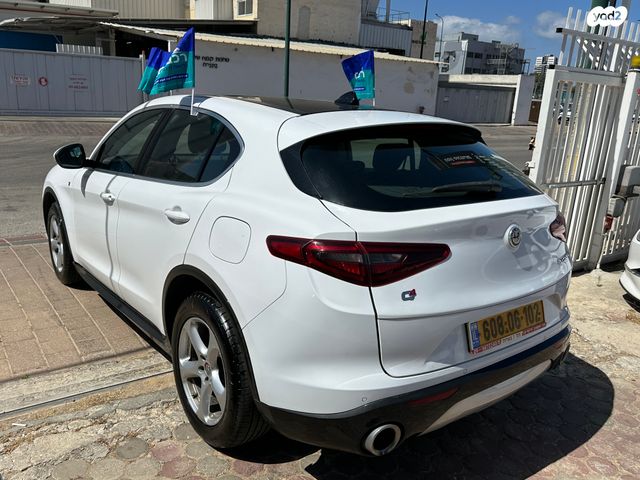 אלפא רומיאו סטלביו