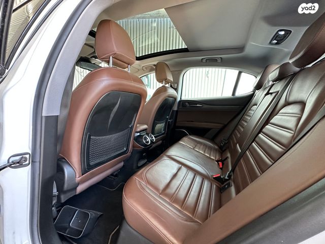 אלפא רומיאו סטלביו