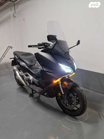 הונדה פורזה 750