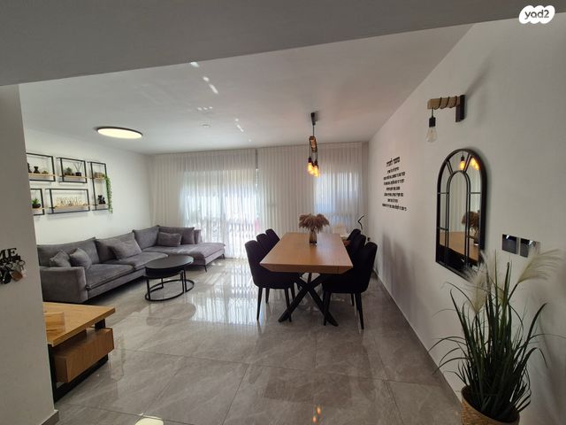 דירה, הקירטון 7, נופי סלע, מעלה אדומים