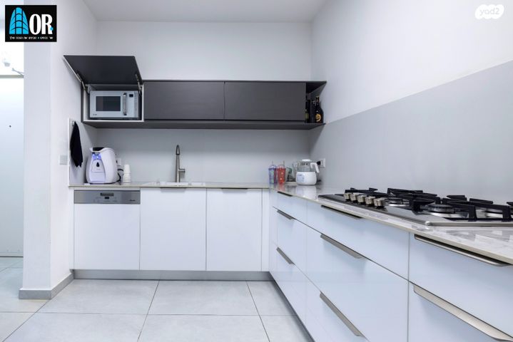 דירת גן, ש"י עגנון, נאות שמיר, יבנה