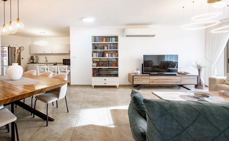 דירה, שמעון ויזנטל, משכנות גנים, פתח תקווה