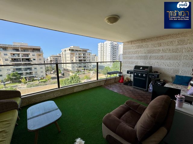 דירה, צור יצחק, צור יצחק