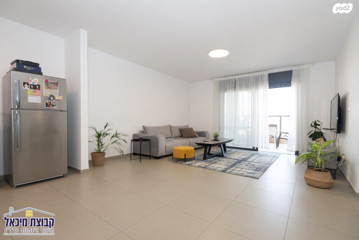 דירה, נלי זקס, פסגות אפק, ראש העין