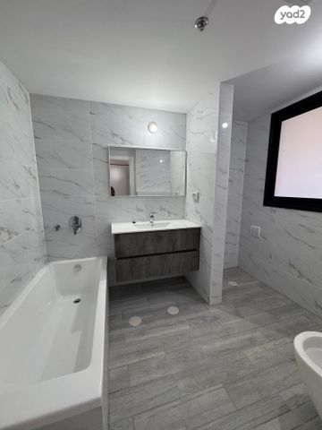 דירה, ד"ר יוסף בורג, כוכב הצפון, נתניה