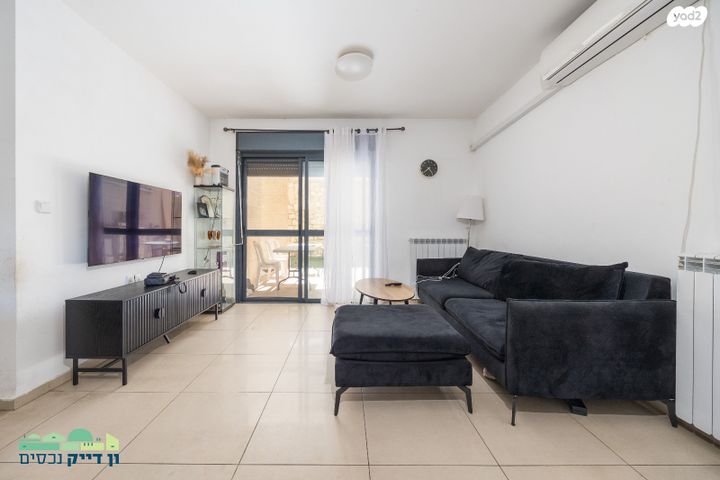 דירת גן, אהרון כהן, חומת שמואל, הר חומה, ירושלים