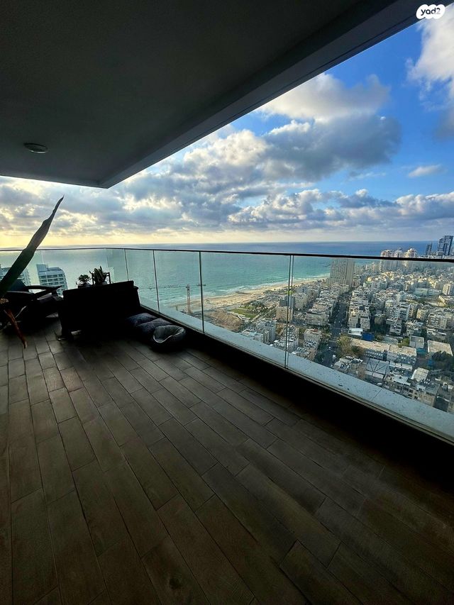 דירה, יצחק שדה, בת ים