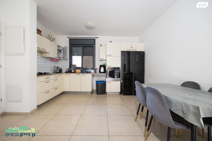 דירת גן, אהרון כהן, חומת שמואל, הר חומה, ירושלים