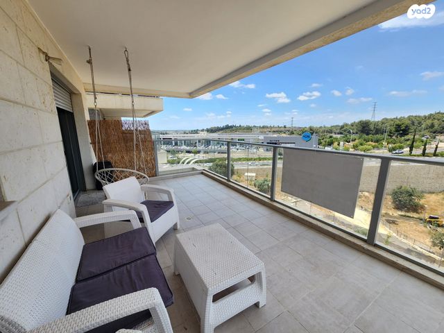 דירה, אבני חן, חריש