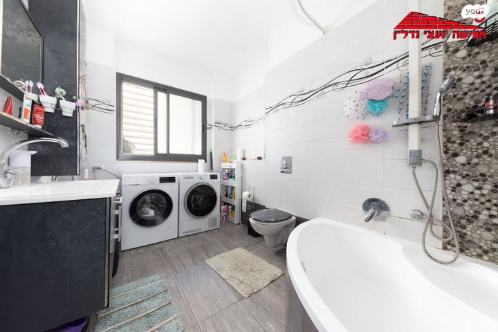 דירה, רש"י, רמב"ם, ראשון לציון