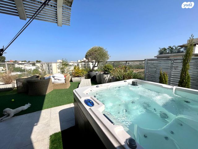 גג/ פנטהאוז, הקציר, נס ציונה