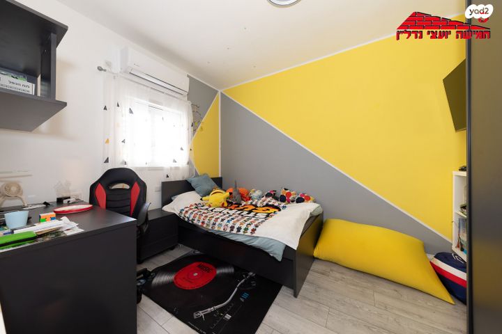 דירה, רש"י, רמב"ם, ראשון לציון