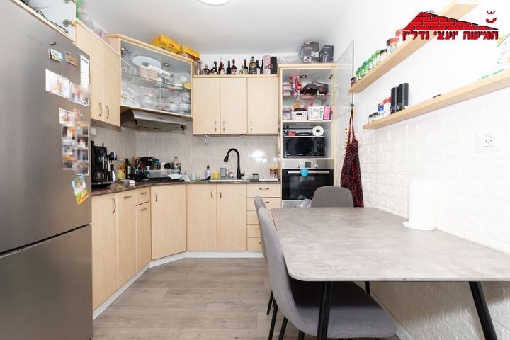 דירה, רש"י, רמב"ם, ראשון לציון