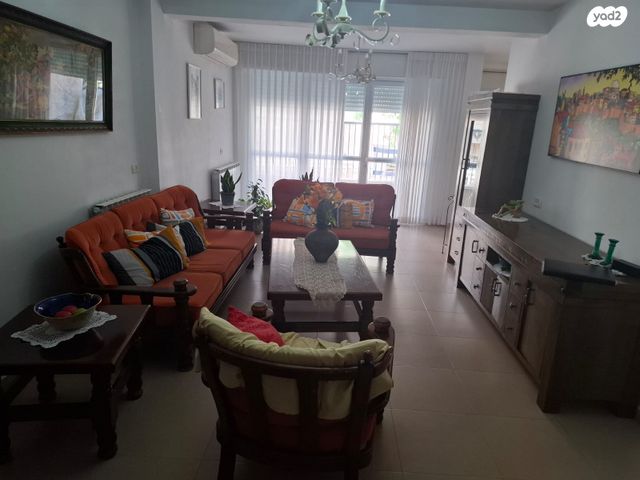 אהרון אשכולי 