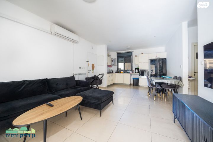 דירת גן, אהרון כהן, חומת שמואל, הר חומה, ירושלים