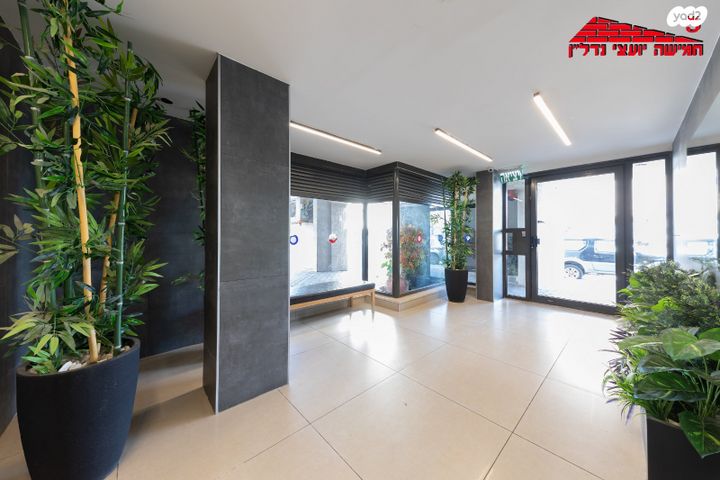 דירה, רש"י, רמב"ם, ראשון לציון