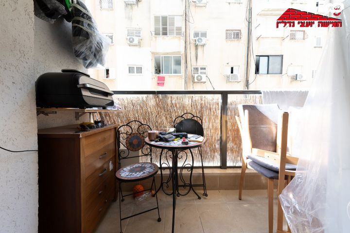 דירה, רש"י, רמב"ם, ראשון לציון