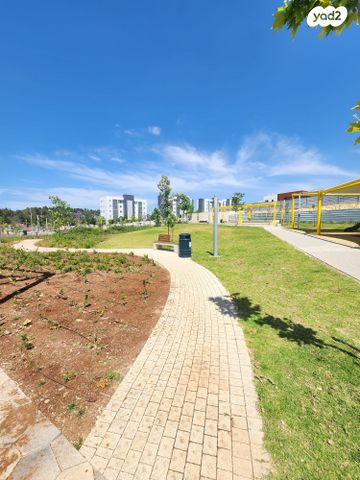 דירה, אבני חן, חריש