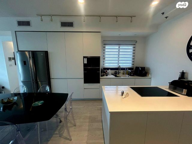 דירה, יצחק שדה, בת ים