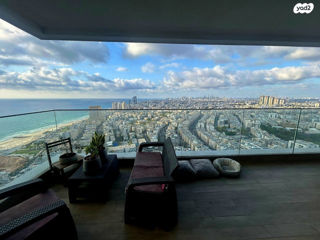 דירה, יצחק שדה, בת ים