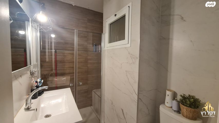 דירה, אברהם בן שושן, עכו