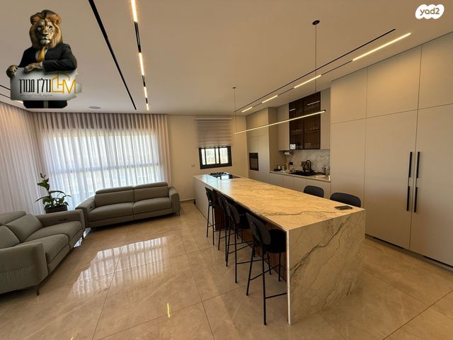 גג/ פנטהאוז, נתיבות