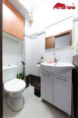 דירה, רש"י, רמב"ם, ראשון לציון