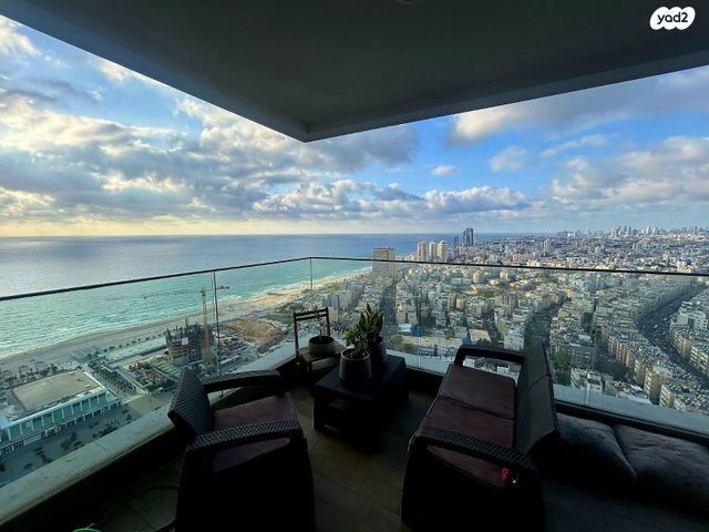 דירה, יצחק שדה, בת ים