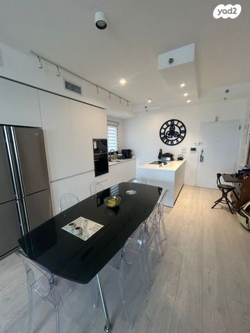 דירה, יצחק שדה, בת ים