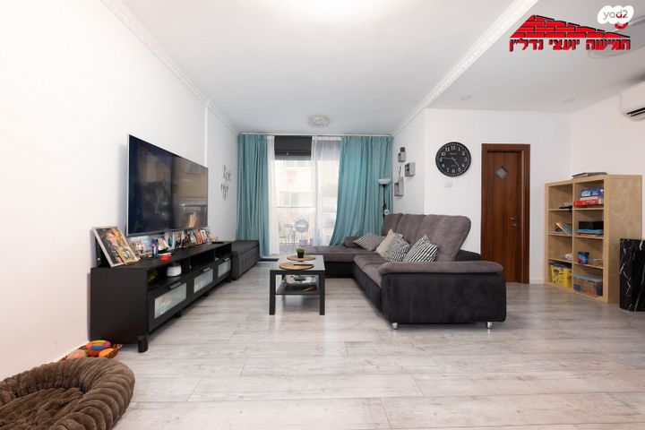 דירה, רש"י, רמב"ם, ראשון לציון