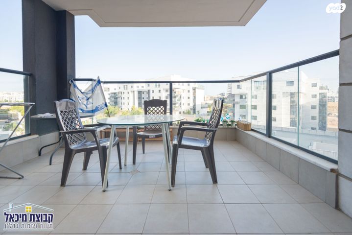 דירה, נלי זקס, פסגות אפק, ראש העין