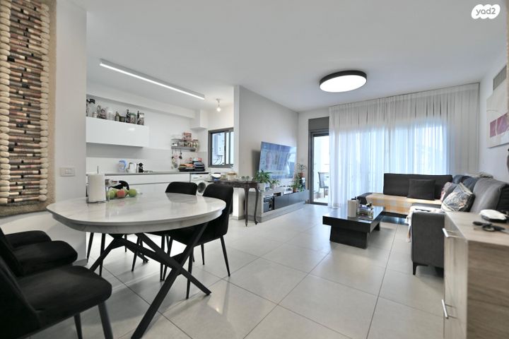 שולמית אלוני 