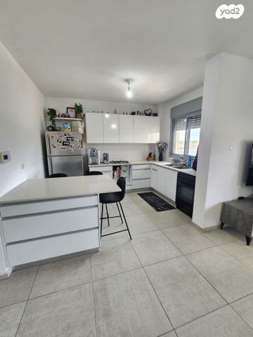 דירה, אבני חן, חריש