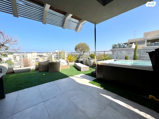 גג/ פנטהאוז, הקציר, נס ציונה