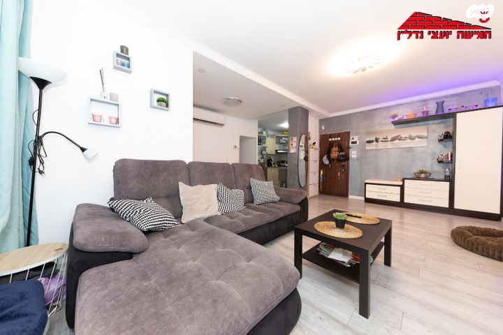 דירה, רש"י, רמב"ם, ראשון לציון