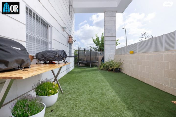 דירת גן, ש"י עגנון, נאות שמיר, יבנה