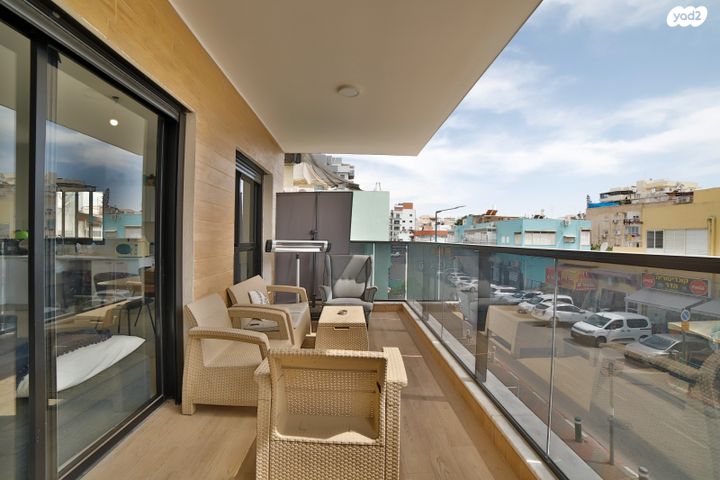 דירה, צבי הירש קלישר, מחנה יהודה, פתח תקווה