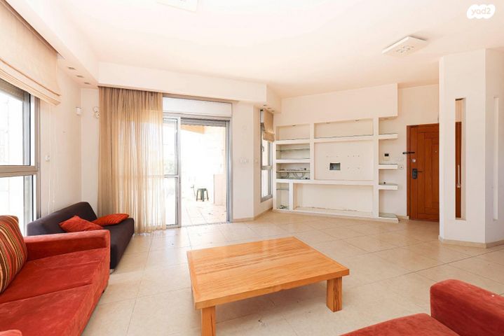 גג/ פנטהאוז, סמטת שחף, כפר סבא הצעירה, כפר סבא