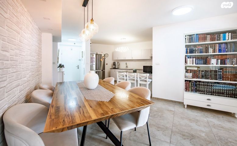 דירה, שמעון ויזנטל, משכנות גנים, פתח תקווה