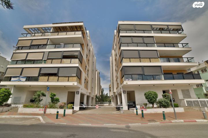 דירה, צבי הירש קלישר, מחנה יהודה, פתח תקווה