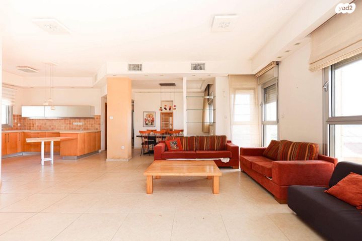 גג/ פנטהאוז, סמטת שחף, כפר סבא הצעירה, כפר סבא