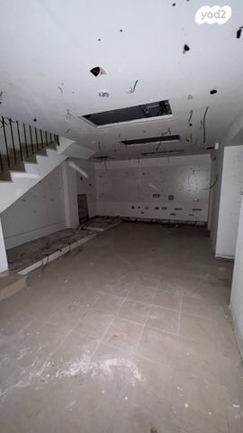 חנויות/ שטח מסחרי, הבנקים 9, שער פלמר, תחנת רכבת השמונה, חיפה