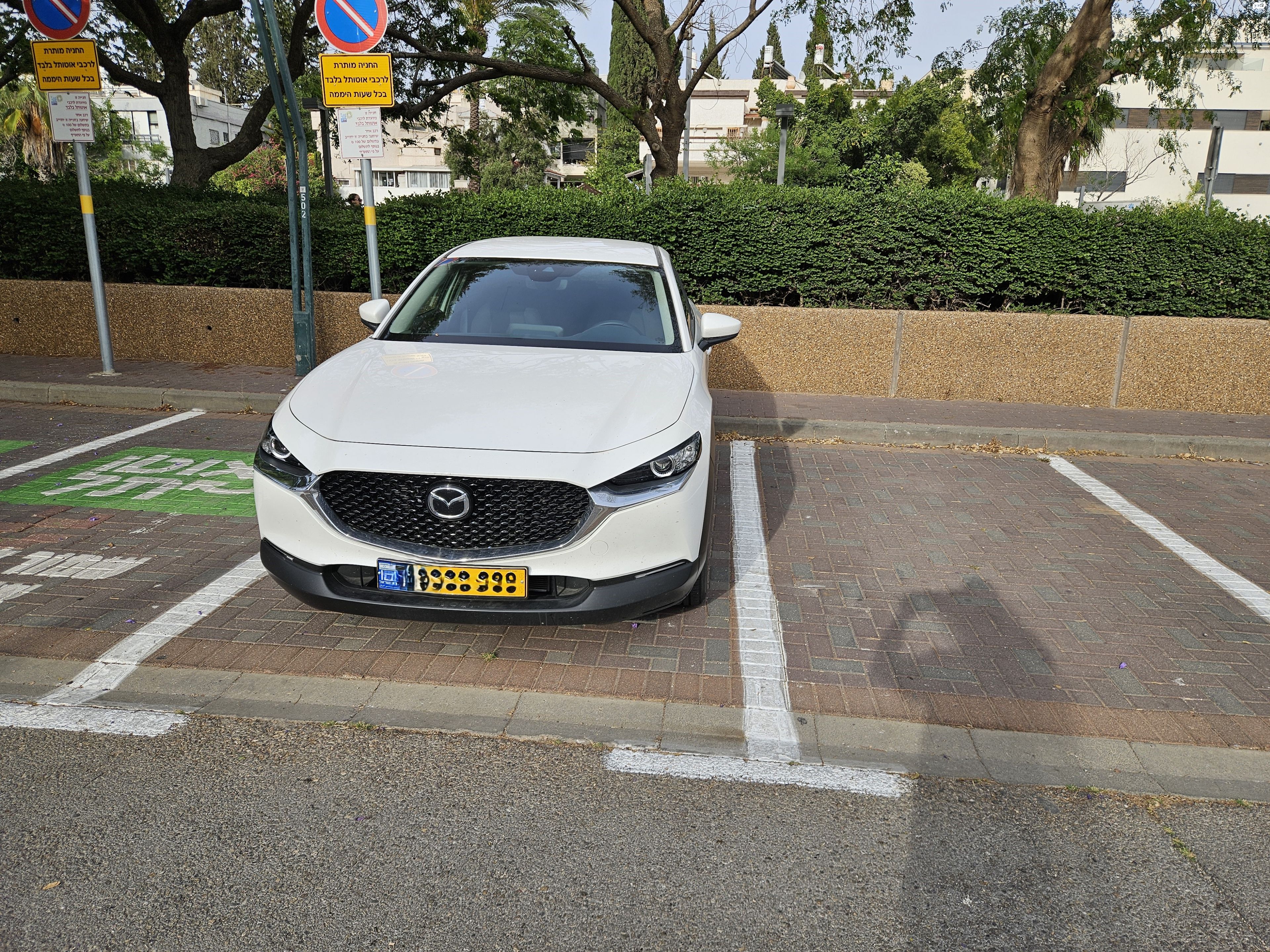 מודעת רכב מאזדה CX-30