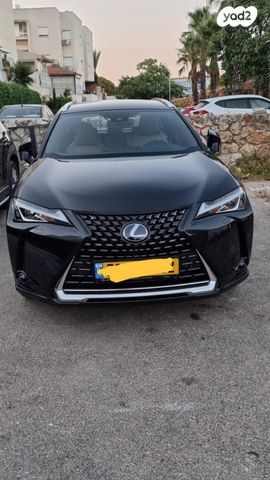 UX Luxury 300e חשמלי אוט׳ (204 כ״ס)