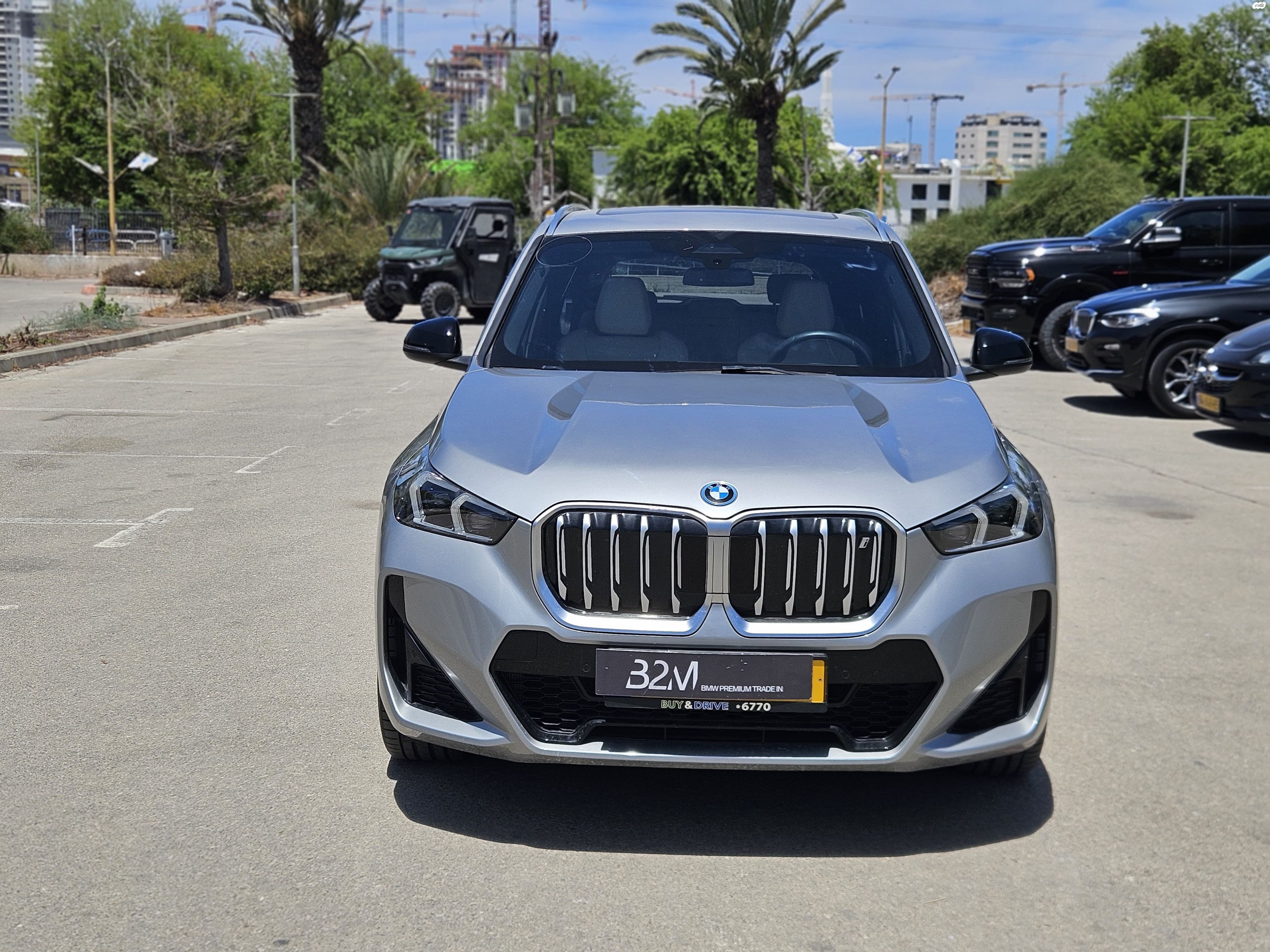 מודעת רכב ב מ וו IX1
