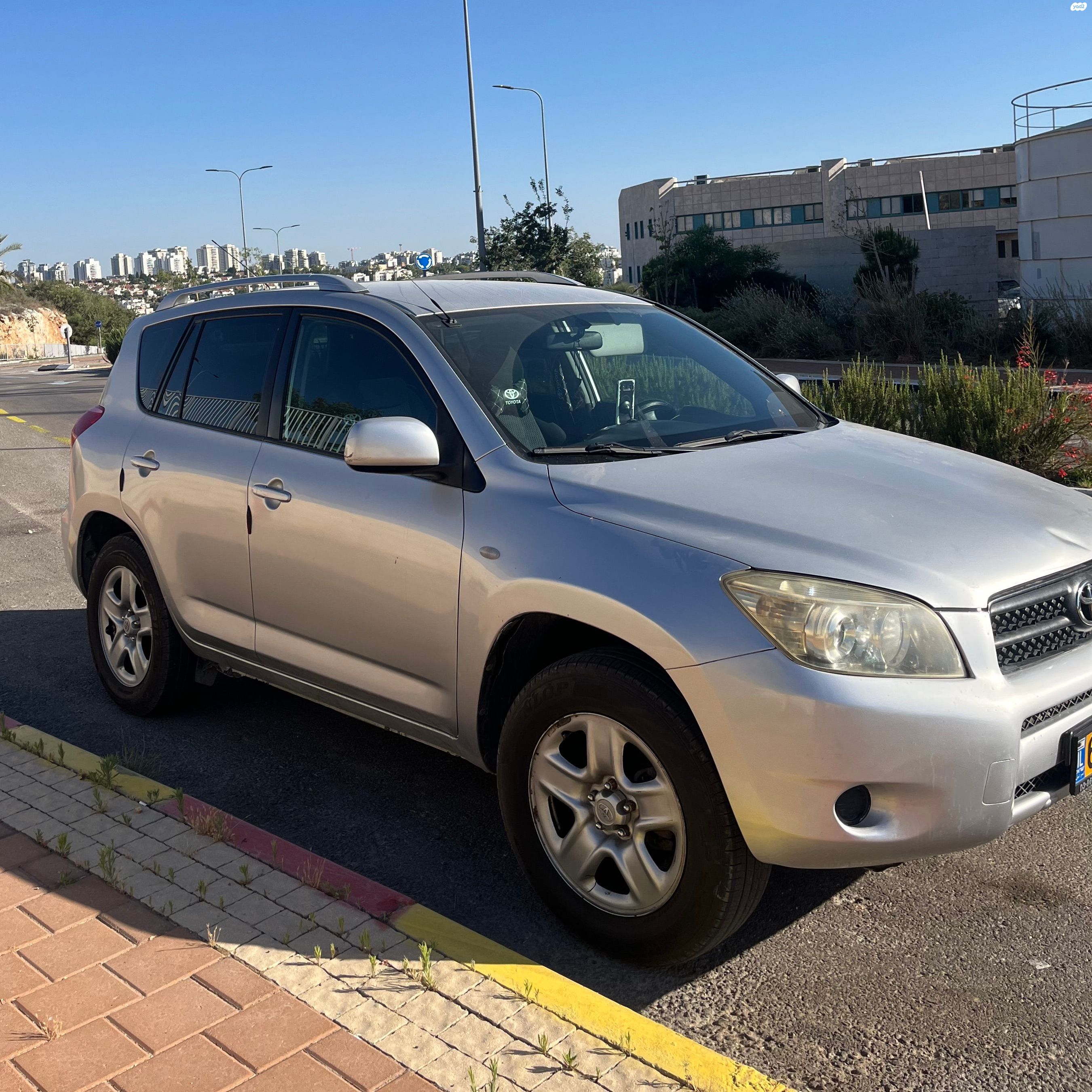 מודעת רכב טויוטה RAV4