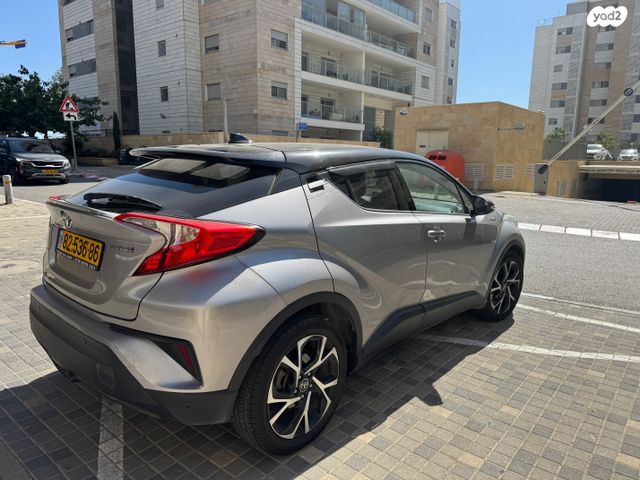 מודעת רכב טויוטה C-HR 1